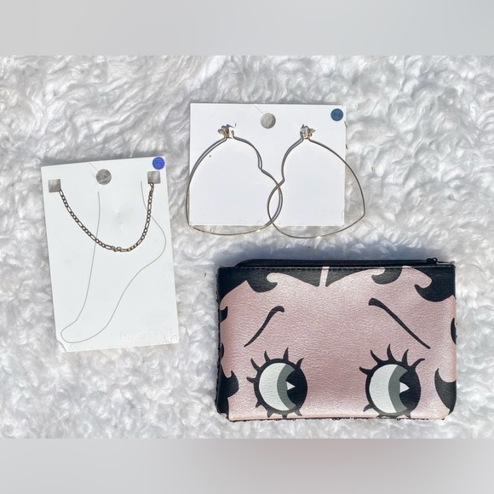 Big gold heart hoop earrings
gold ankle bracelet 
Betty Boop Bag